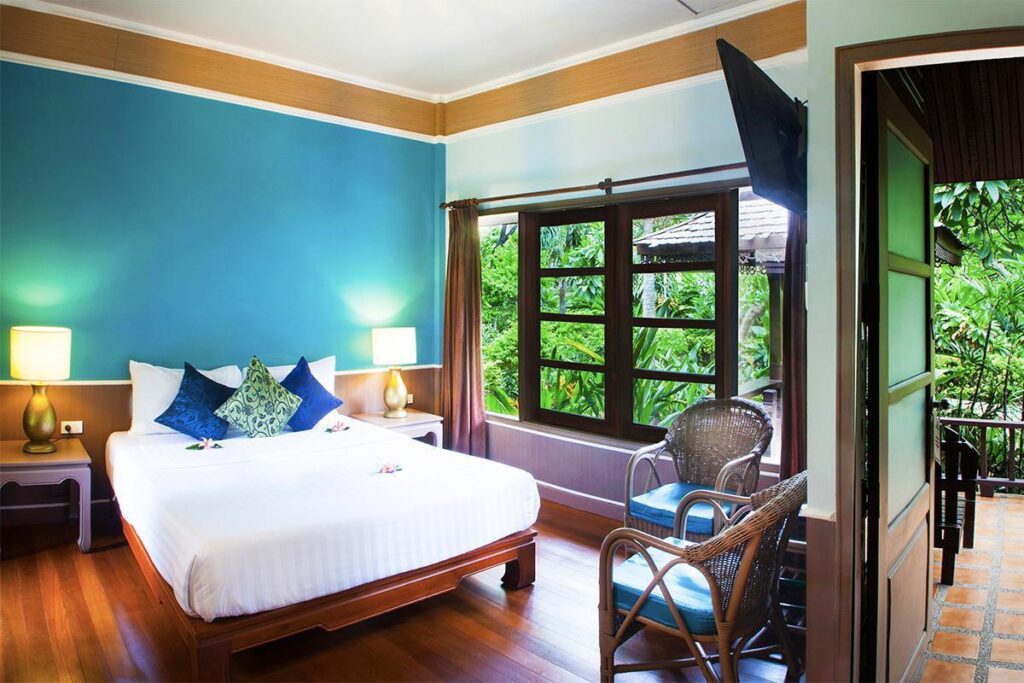 Deluxe room with garden and pool access